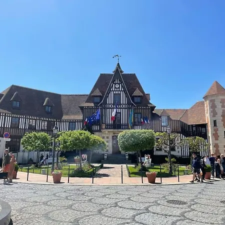 Petite Maison Place Du Marche * Deauville